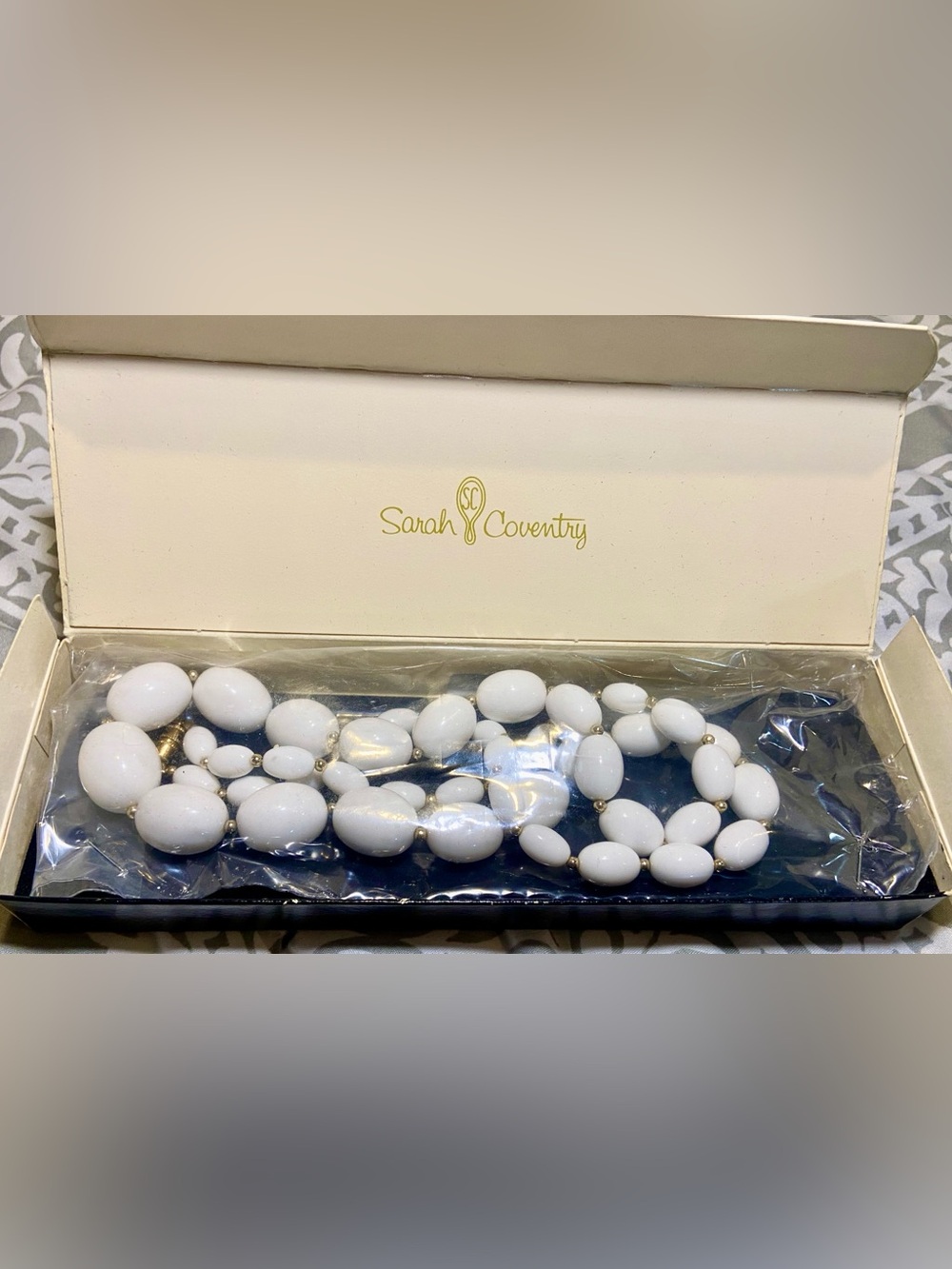 Signed Sarah Coventry NOS Vintage White Graduated Oval Bead Necklace